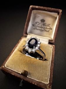 Anello  con  Zaffiro  e  Diamanti